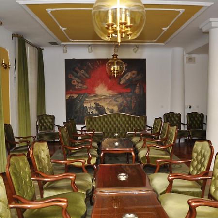 Hotel Grand فاليفو المطعم الصورة