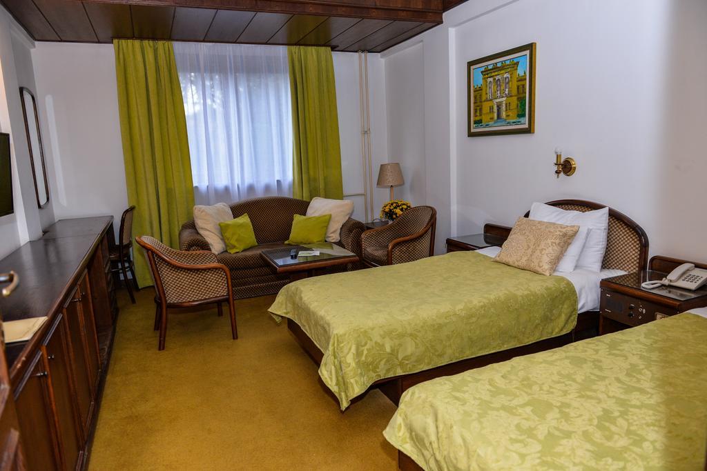 Hotel Grand فاليفو المظهر الخارجي الصورة