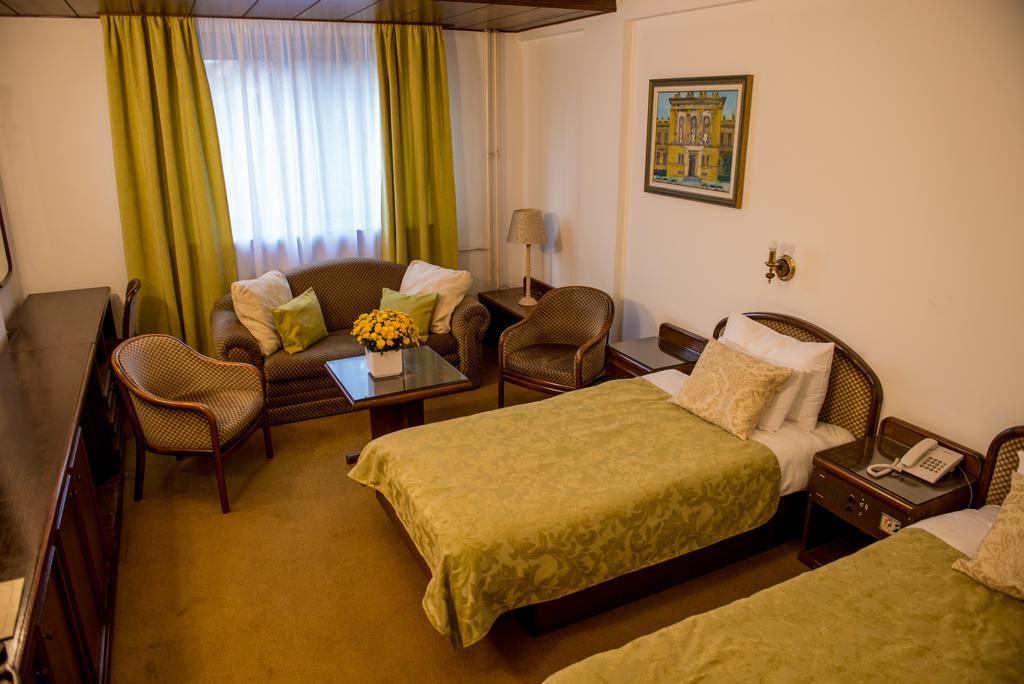 Hotel Grand فاليفو المظهر الخارجي الصورة